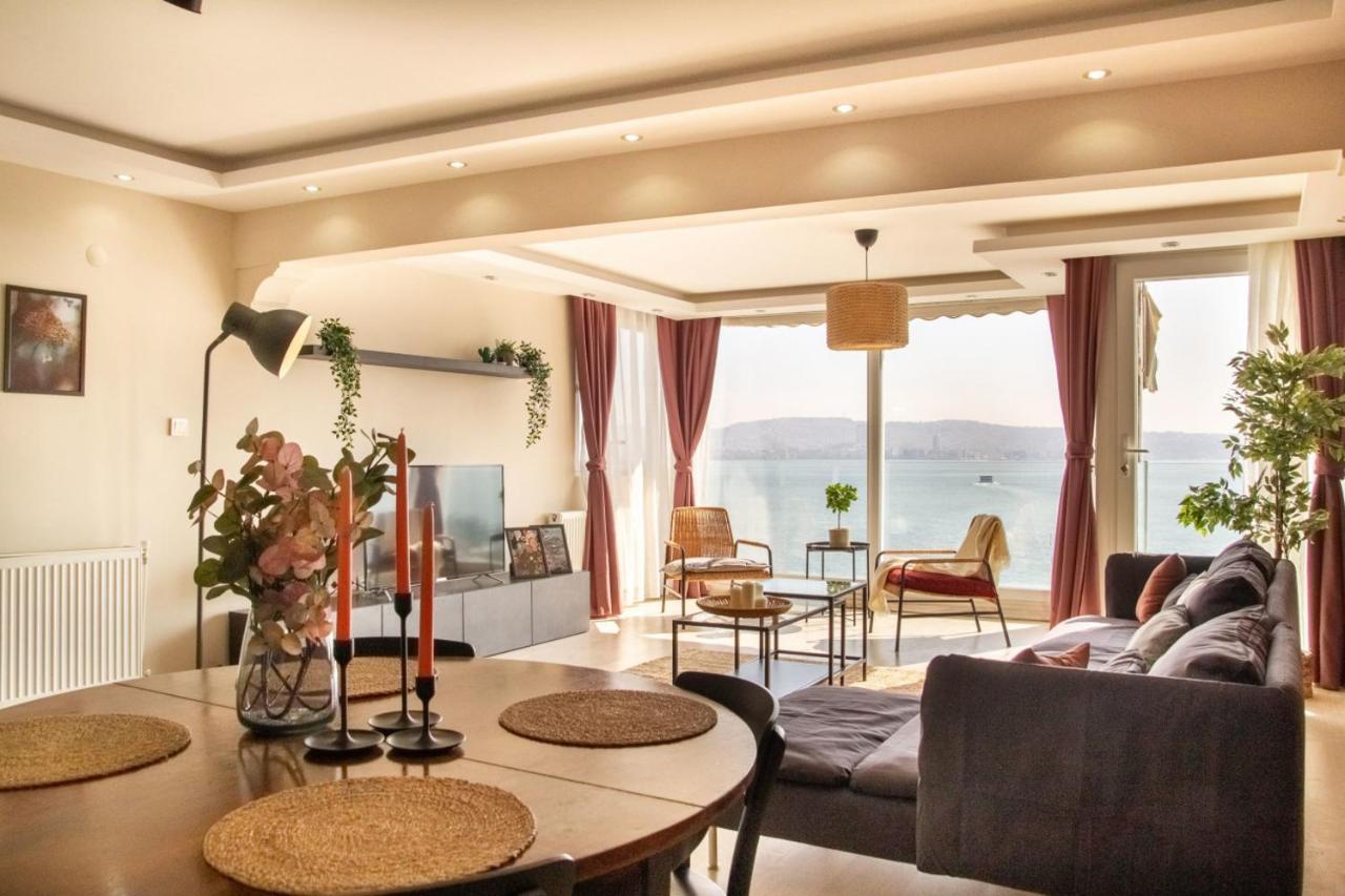 Exceptional Flat With Gorgeous Sea View In Izmir Apartment Екстериор снимка