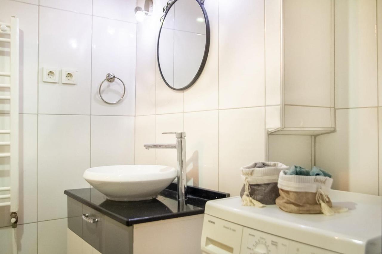 Exceptional Flat With Gorgeous Sea View In Izmir Apartment Екстериор снимка